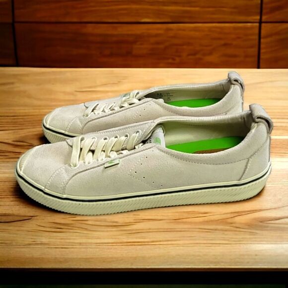 Cariuma Other - Cariuma suede low top sneakers